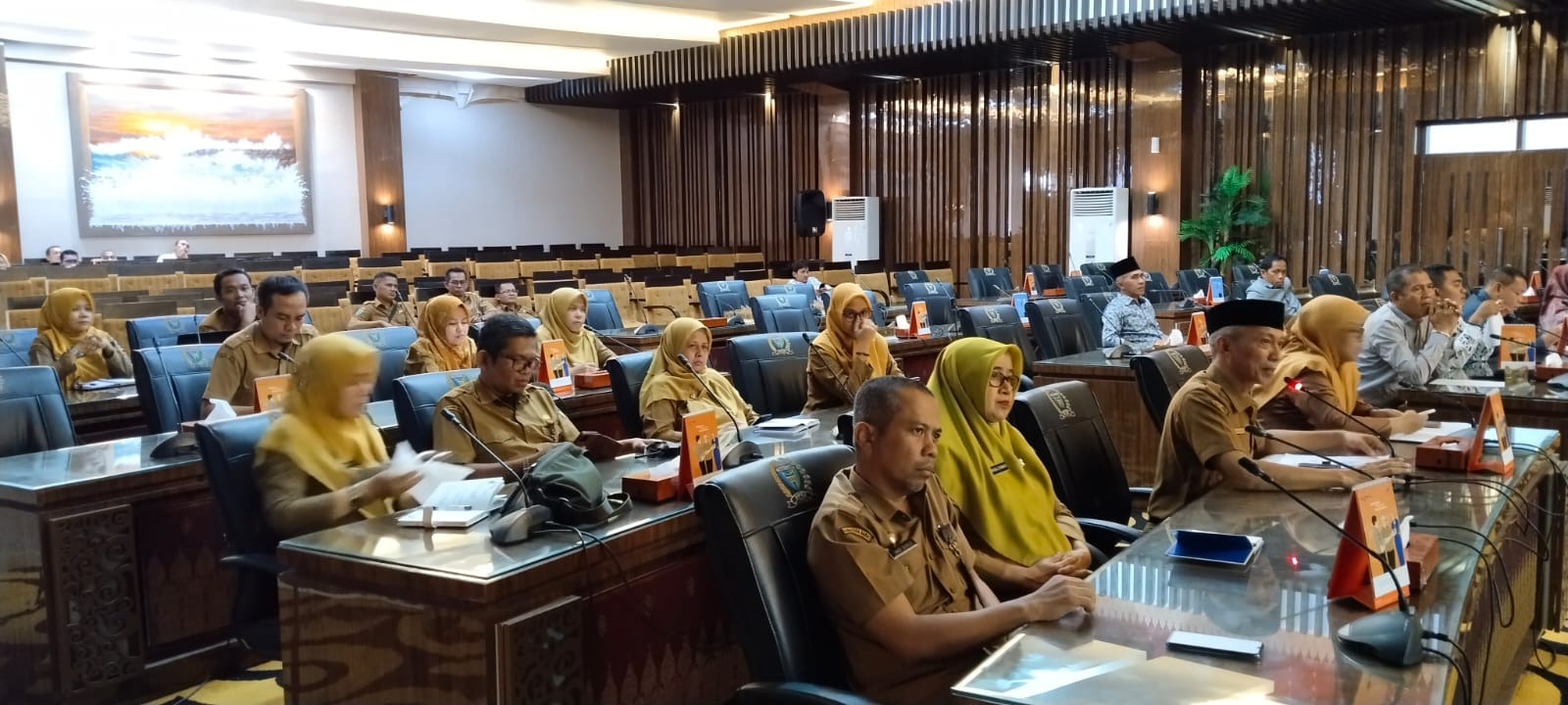 Tim Anggaran Pendapatan Daerah (TAPD) Rapat dengan Badan Anggaran (Banggar) DPRD Kab. Pesisir Selata