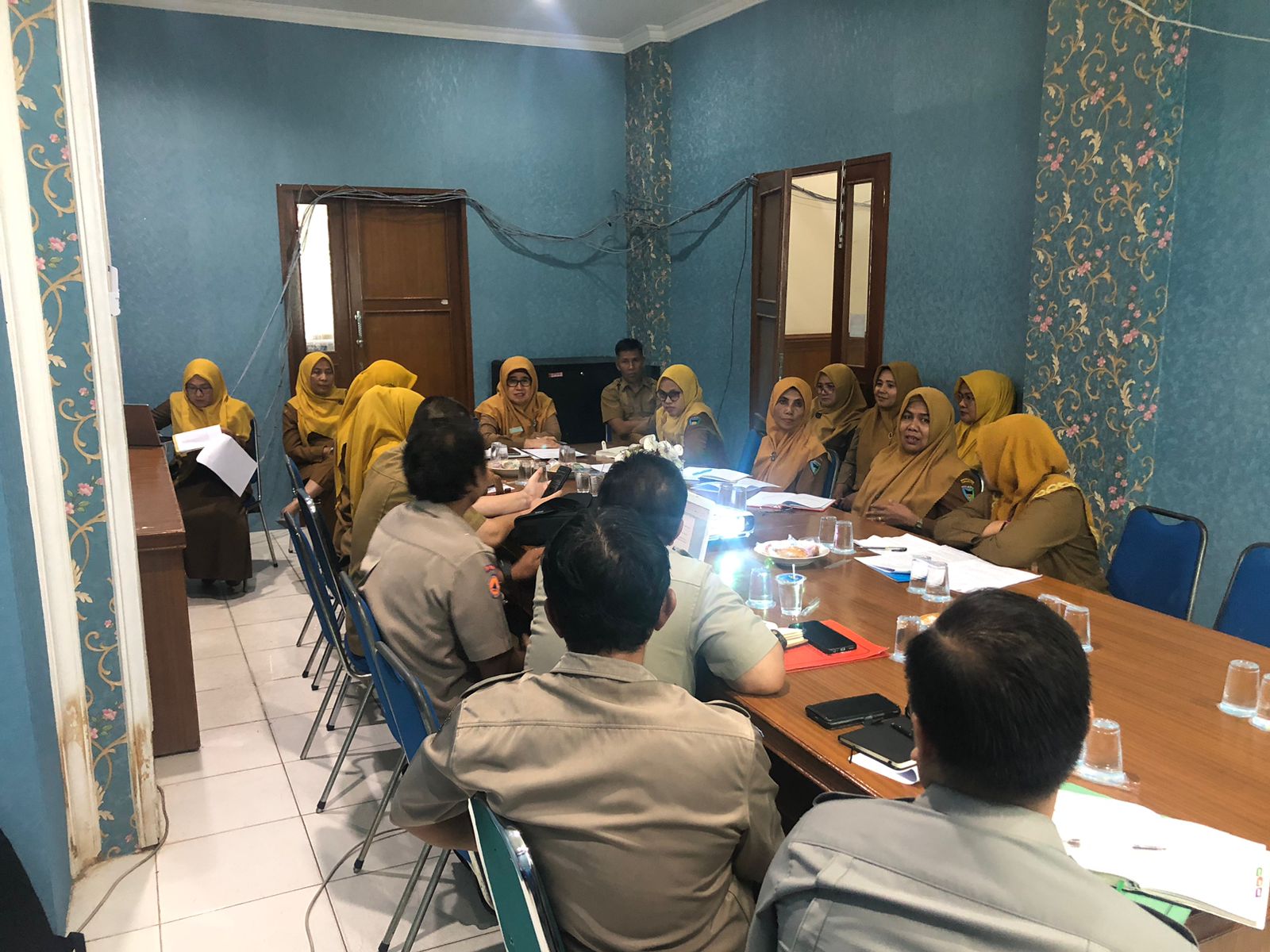 Rapat TAPD membahas penggunaan Dana Belanja Tidak Terduga (BTT) dengan Dinas Sosial dan BPBD