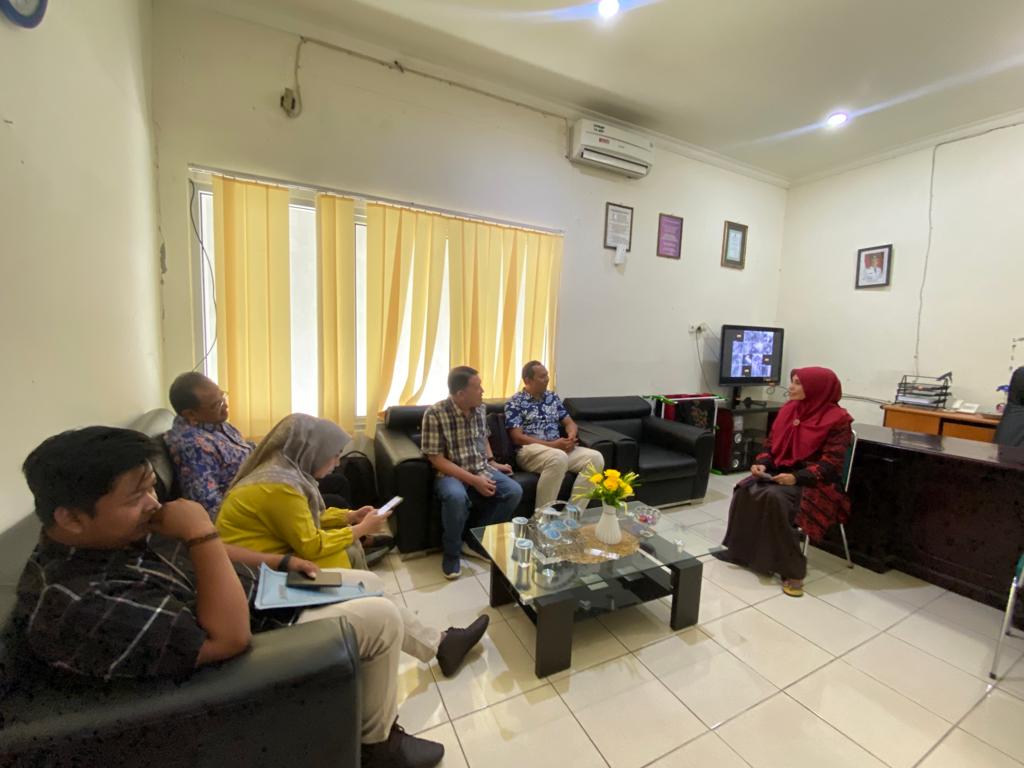 Kunjungan PT. PDAM Tirta Langkisau dan PT. KIAT membahas penawaran penambahan hibah AMBK