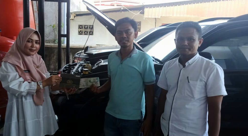 Penyerahan Kendaraan Laku Terjual di BPKPAD Kab. Pesisir Selatan