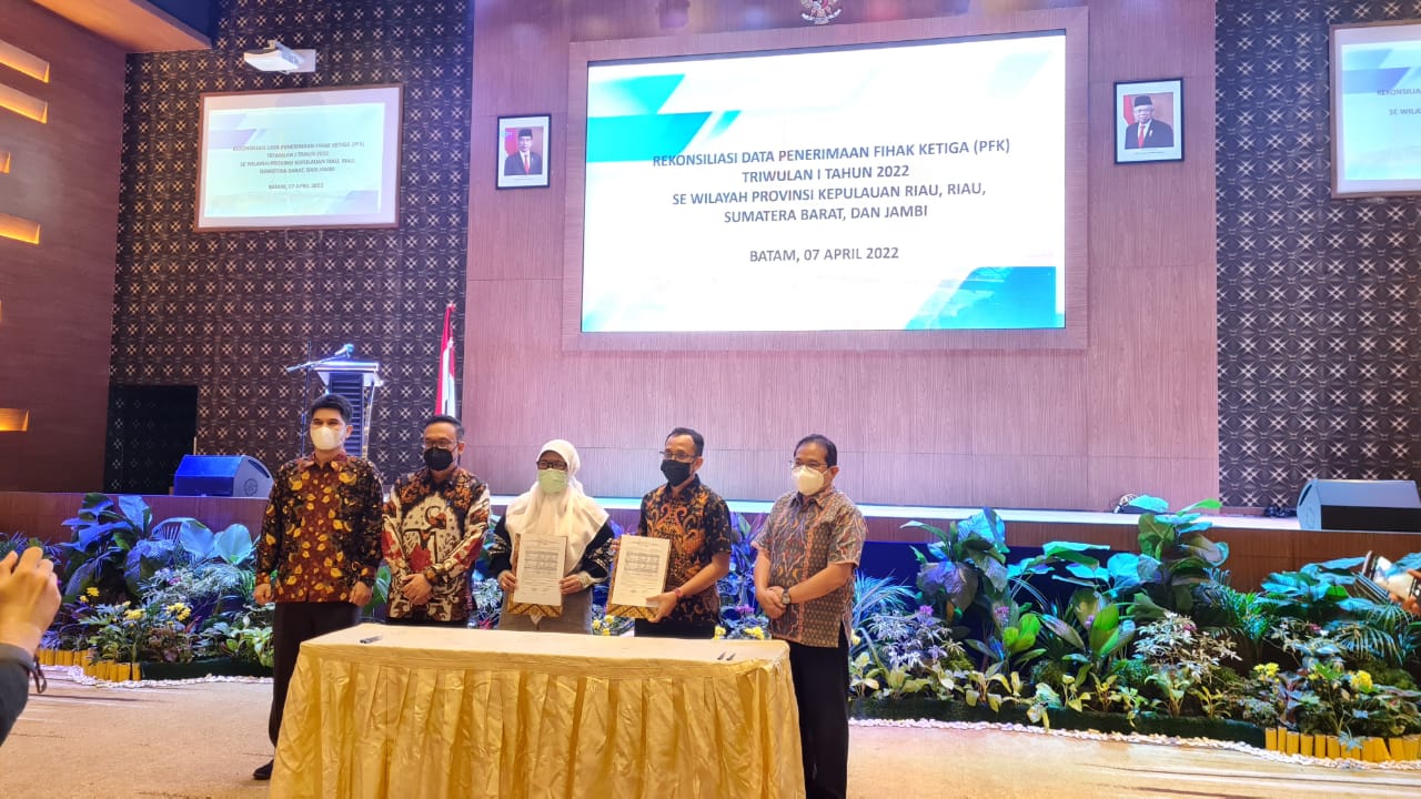 Menghadiri Rekonsiliasi Data Penerimaan Fihak Ketiga (PFK) Triwulan I Tahun 2022