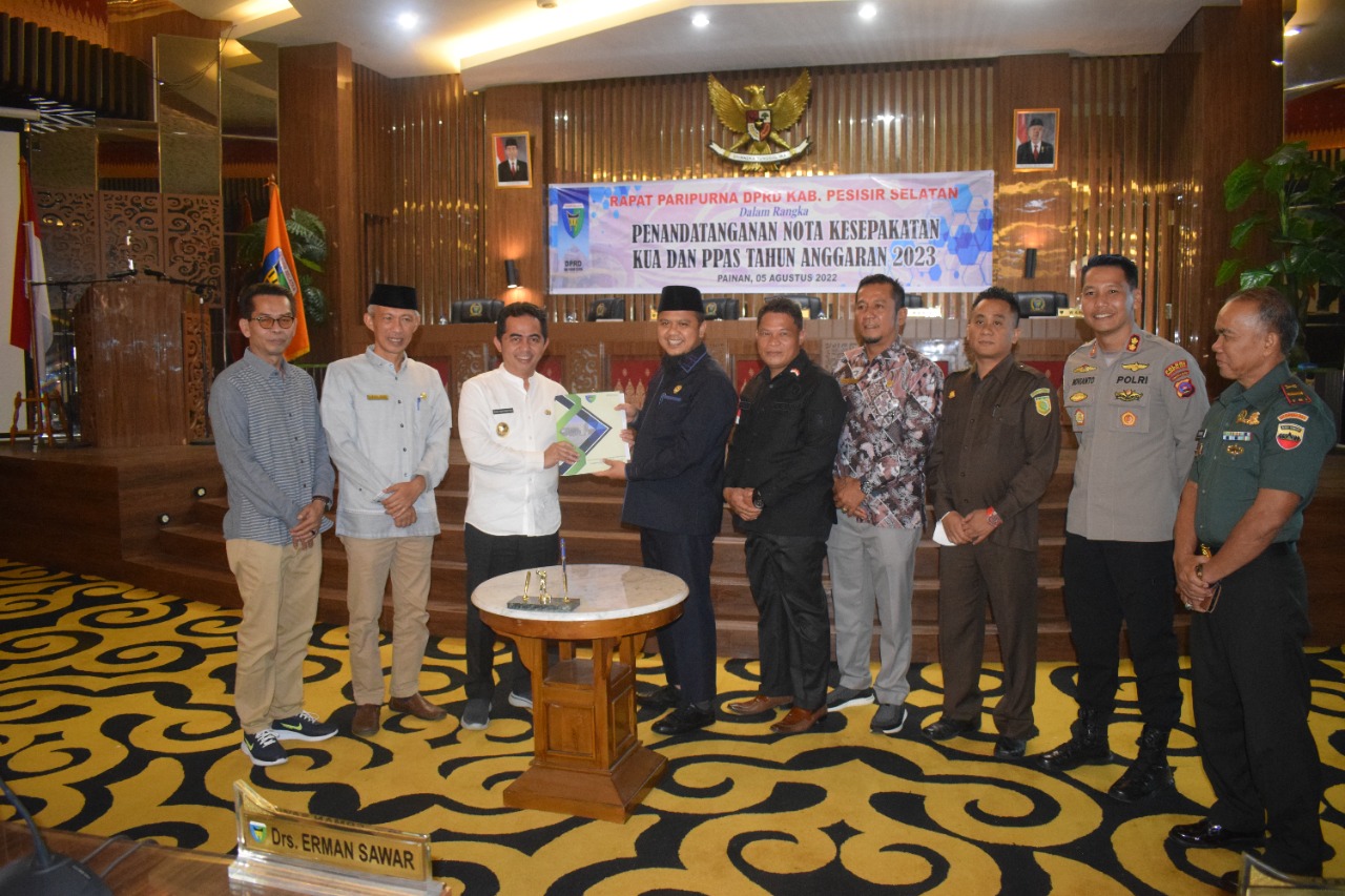 Penandatanganan Nota Kesepakatan KUA PPAS APBD T.A 2023 antara Pemerintah Kabupaten Pesisir Selatan 