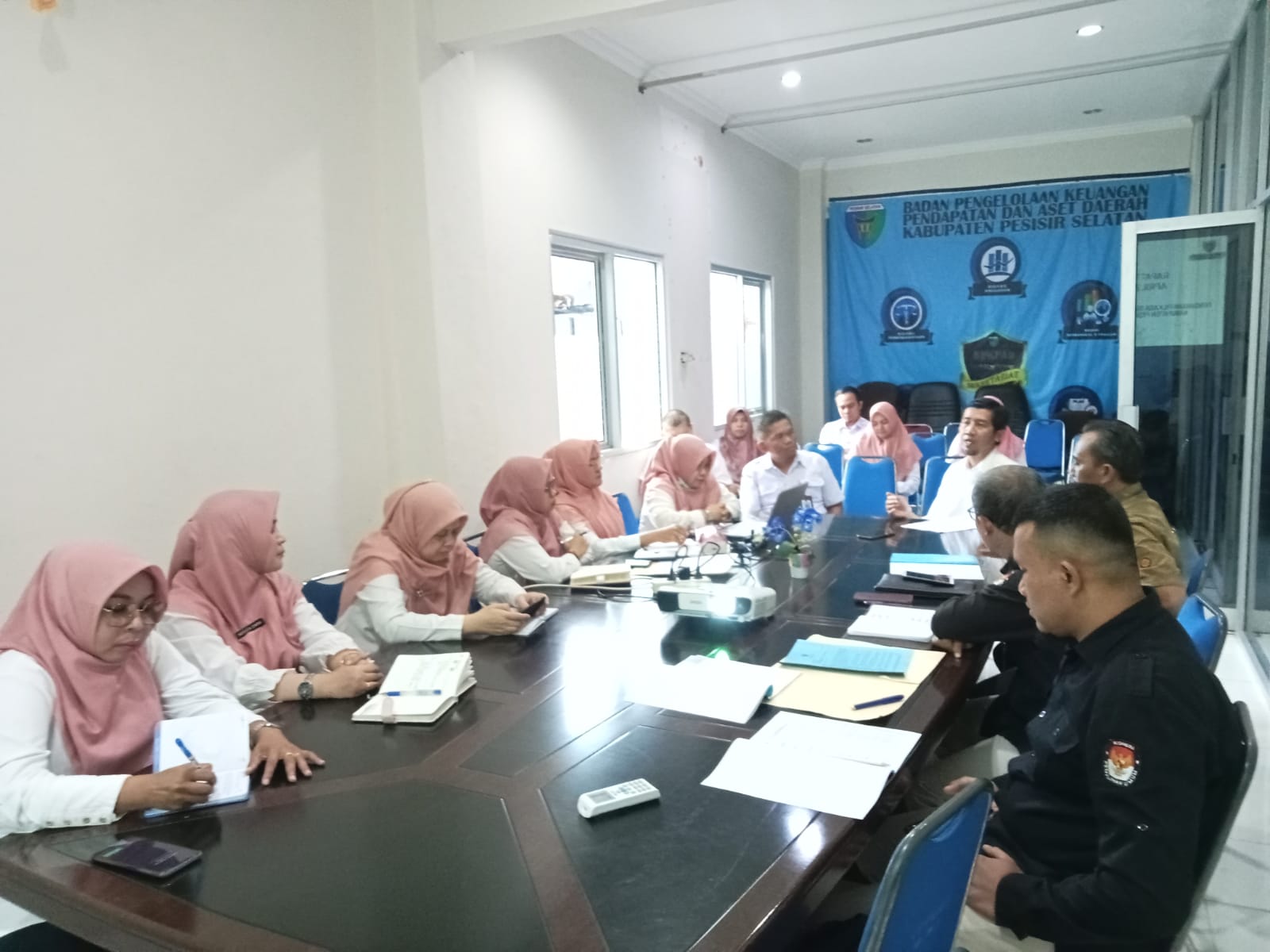 Rapat Tim Anggaran Pemerintah Daerah (TAPD) Kab. Pesisir Selatan dengan KPU