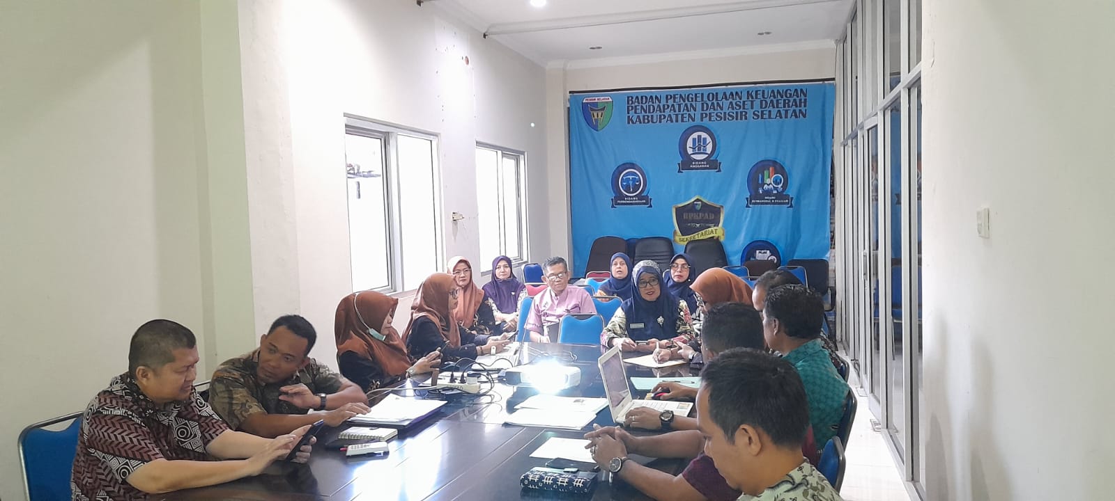 Rapat Tim Anggaran Pemerintah Daerah (TAPD) Kab. Pesisir Selatan dengan BPBD