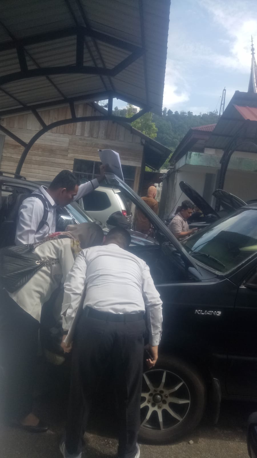 Tim Kantor Pelayanan Kekayaan Negara dan Lelang (KPKNL) bersama Tim Bidang Barang Milik Daerah (BMD)