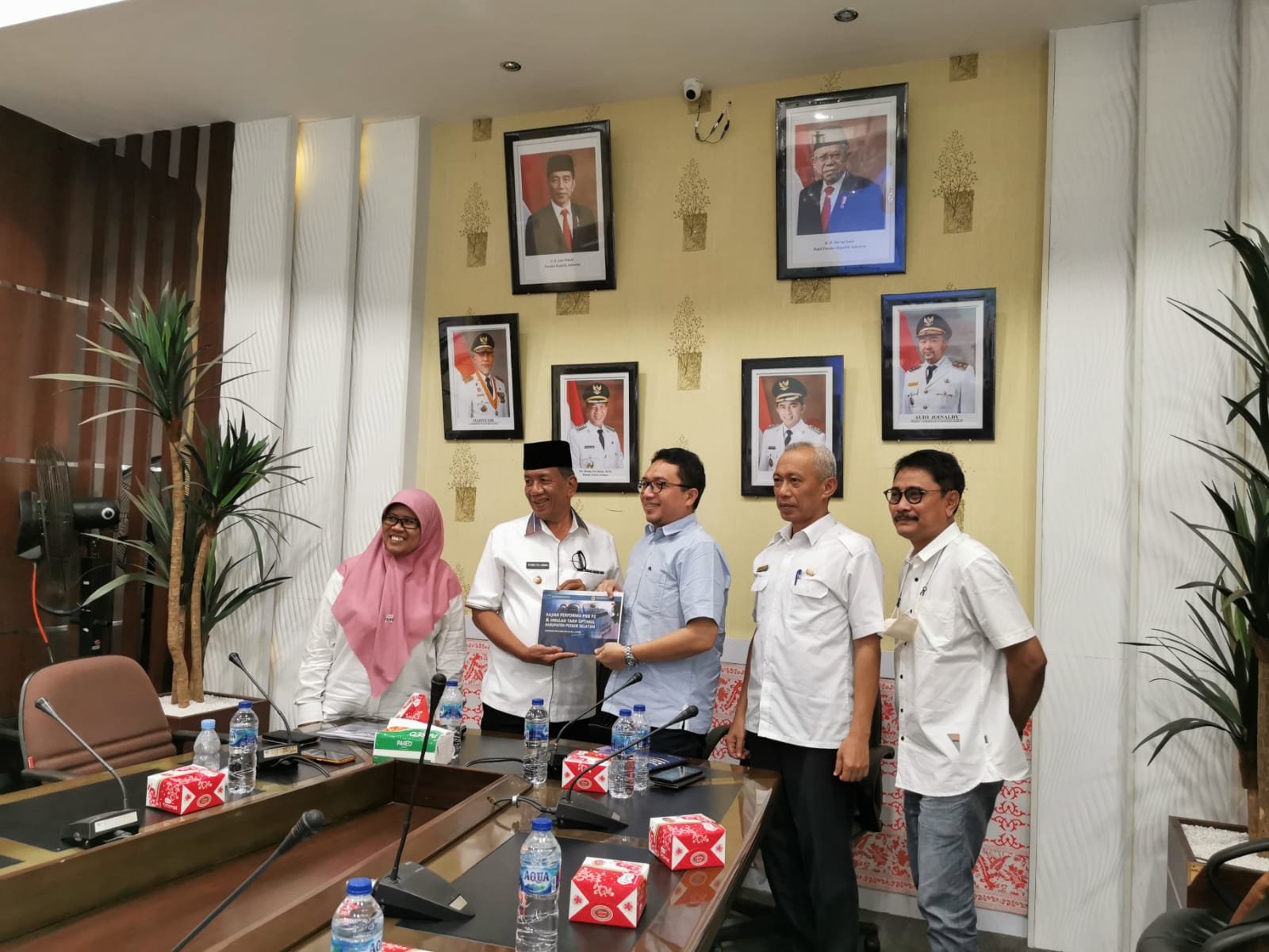 Penyampaian hasil kajian Performa PBB P2 Kabupaten Pesisir Selatan oleh Universitas Gajah Mada